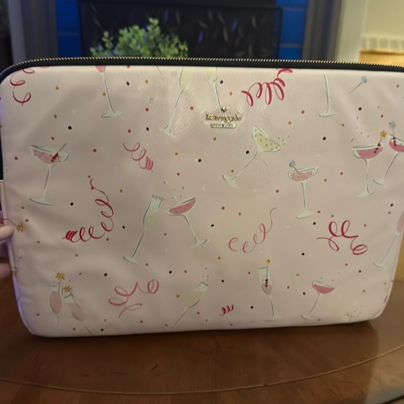 Kate Spade laptop case- like new - Picture 1 of 5